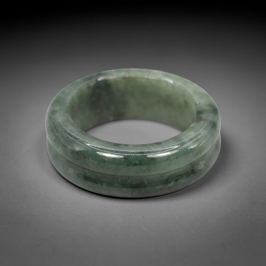 A Chinese Jadeite Jade Ring, 20th Century, 18XN (1 of 2)