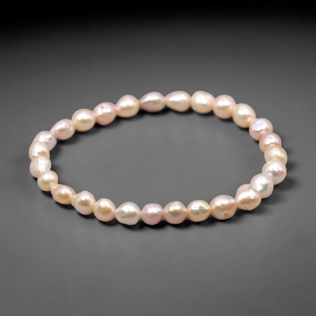 A Freshwater Pearl Bracelet, 20th Century, 93ZH (1 of 1)
