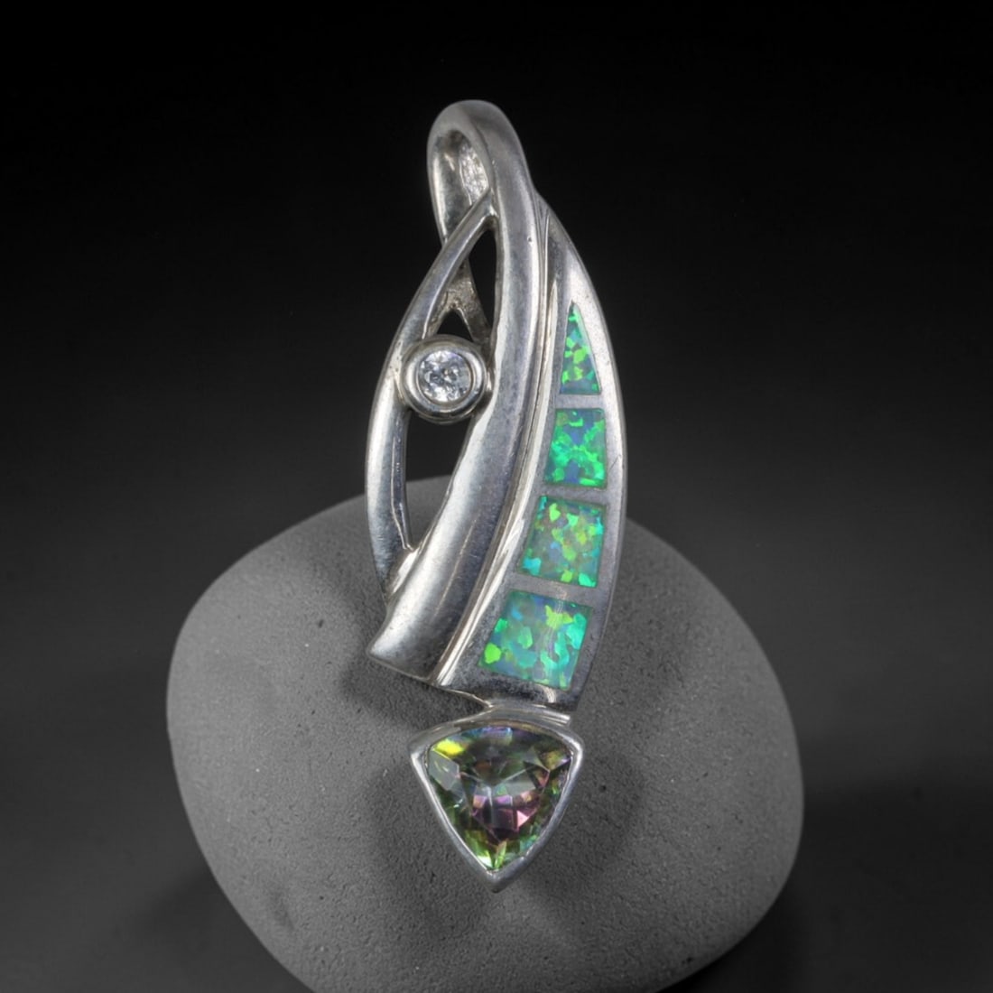 3.72g 925 Sterling Silver Simulated Opal Pendant - Modern Gemstone Jewelry, 3D: Crafted from stamped 925 sterling silver, this pendant features a sleek, elongated form with polished openwork detailing. Inlaid with four rectangular segments of simulated opal, it displays vibrant i