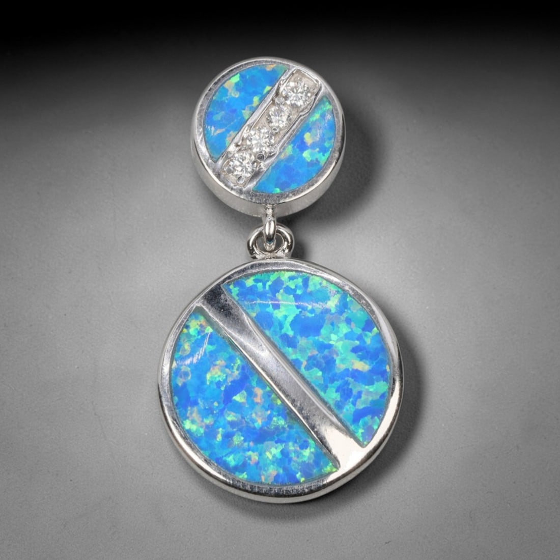 4.26g 925 Sterling Silver Double Circle Pendant - Simulated Opal, 28D: Crafted from stamped 925 sterling silver, this pendant features a double circular design with polished openwork detailing. The upper smaller circle is divided into two sections of simulated opal, with