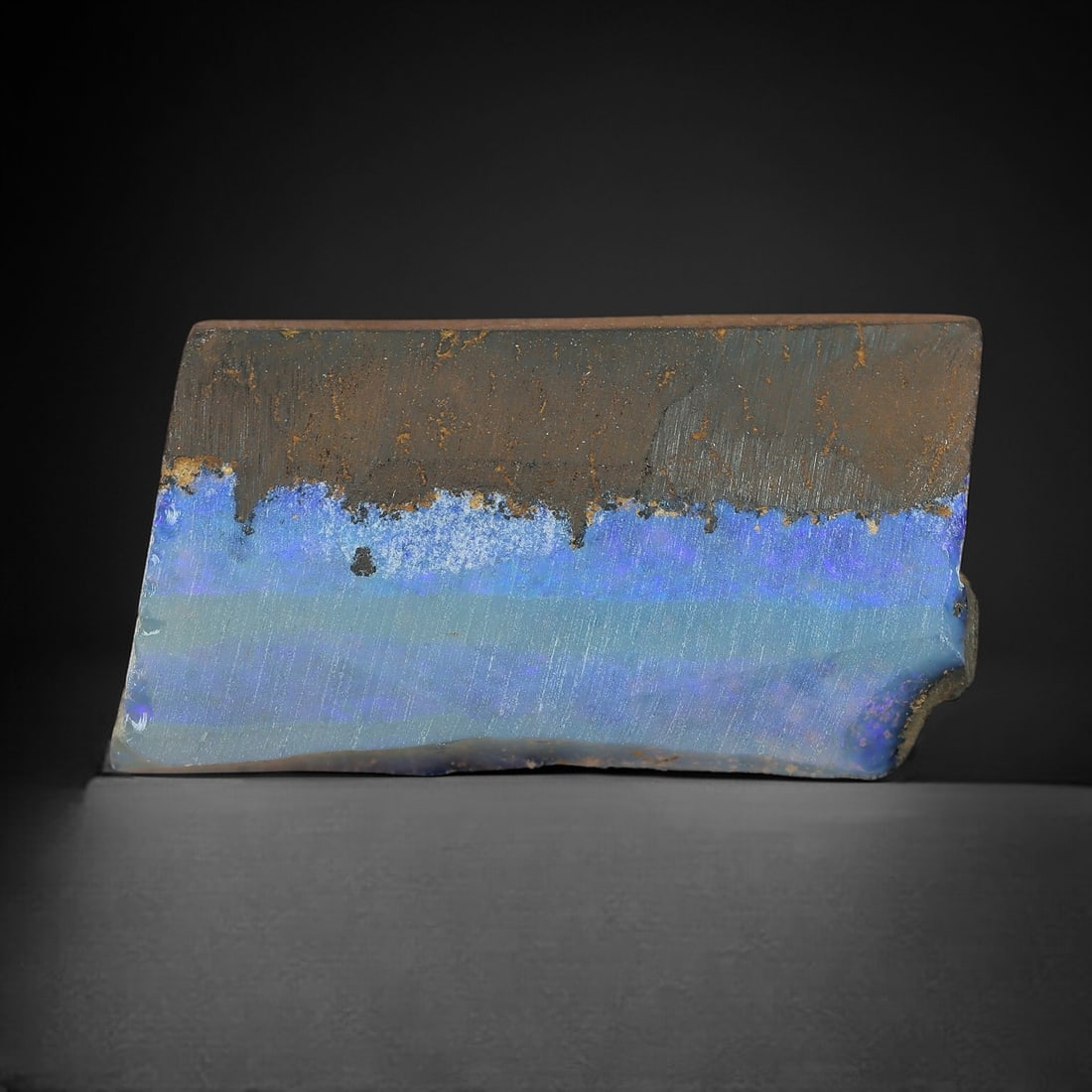 21.04 Carats Winton Boulder Opal Rough Slice - Natural Australian Stone, 43XP: This substantial Winton boulder opal rough slice showcases a striking horizontal band of vivid sky-blue and cerulean play-of-color, nestled within its natural ironstone host rock. Measuring precisely