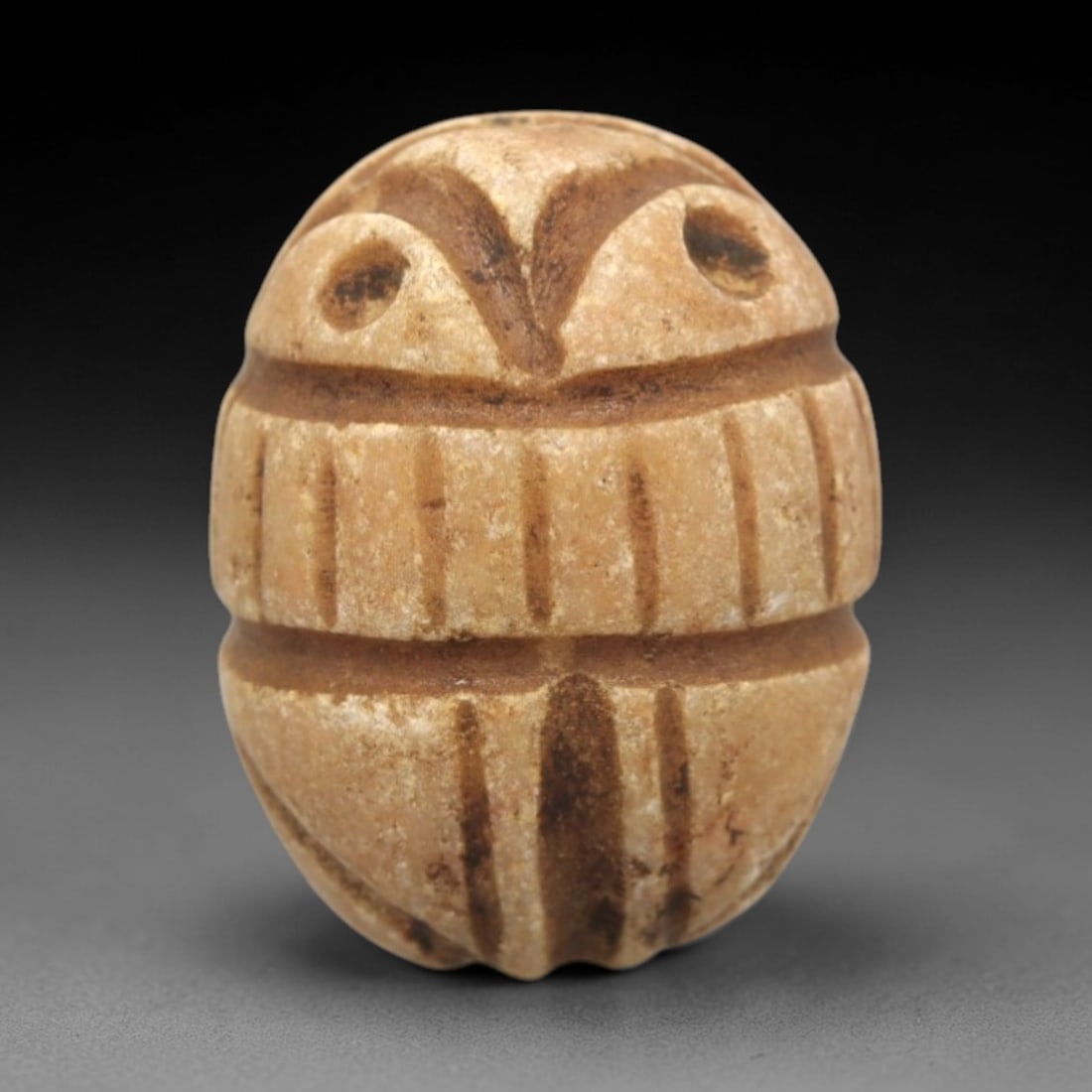Ancient Steatite Scarab Stamp Seal - Near Eastern Ibex Figure, 7ZS: Carved from pale beige steatite with dark incised patination, this Near Eastern scarab stamp seal features a dorsal scarab pattern with deeply incised linear elytra segments defining the beetle's form
