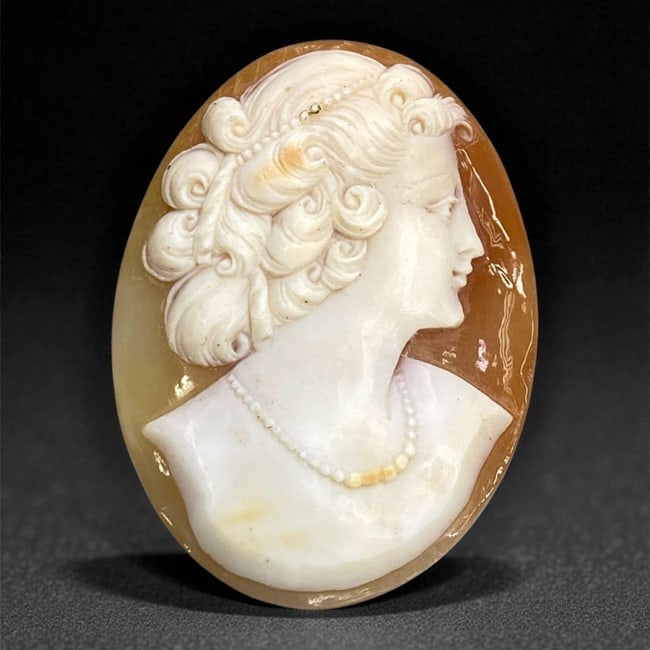 A European Shell Cameo, 20th Century, 78FJ (1 of 2)