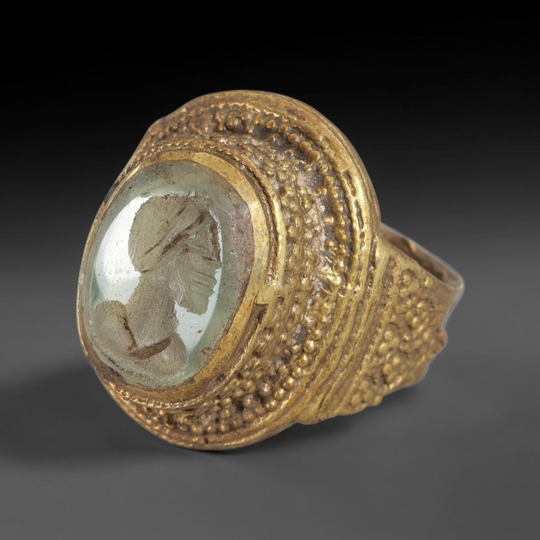 Antique Qajar Dynasty Green Stone Portrait Intaglio Ring - Size 8 US, 87FY: Crafted from gilt brass with an ornate domed bezel, this ring features a carved green stone intaglio at its center, depicting an incised profile portrait of a bearded figure, characteristic of Qajar-e