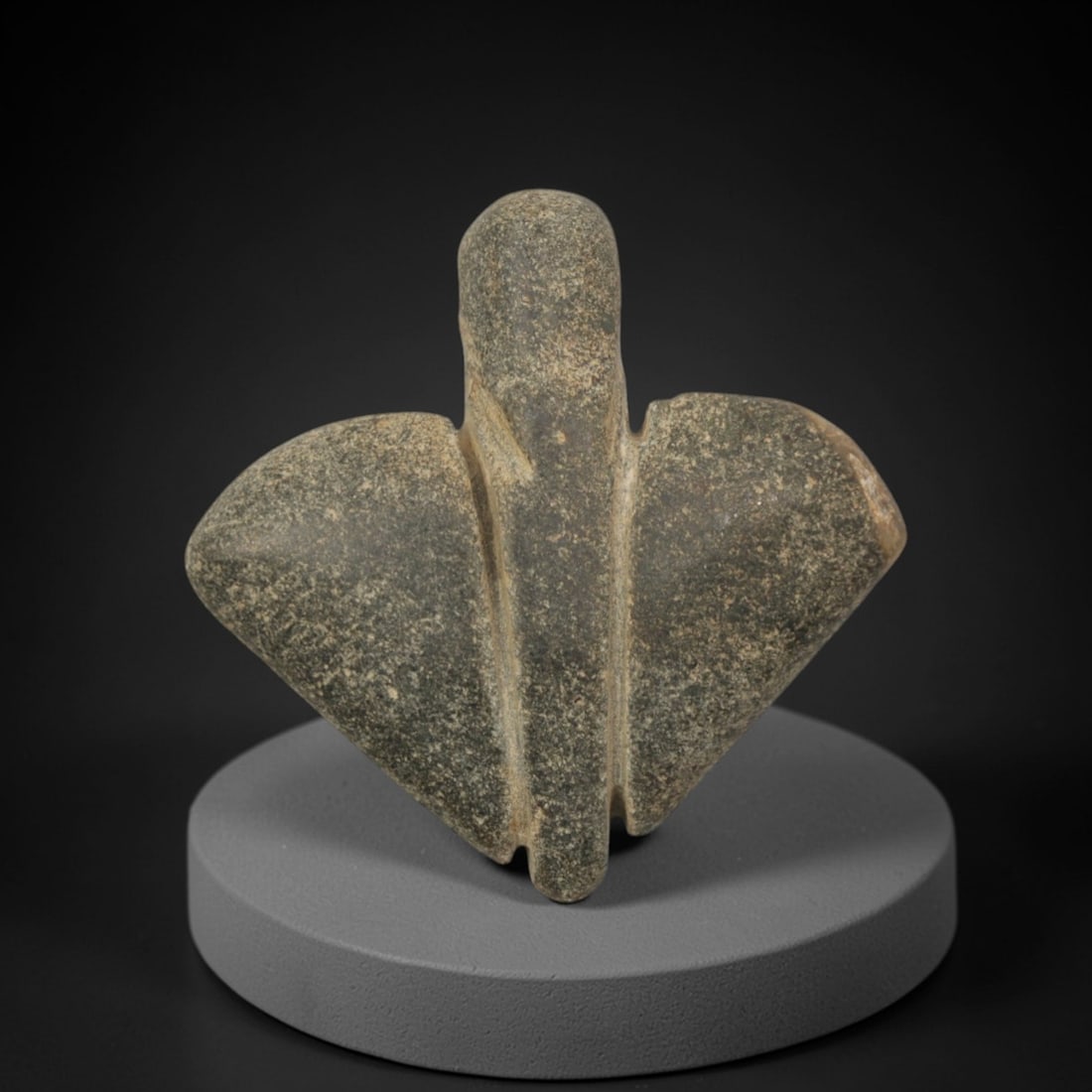 Ancient Green Stone Bird-Form Idol - Near Eastern Miniature Figurine, 93XP: Carved from a rough, speckled green stone, this miniature idol depicts a stylized bird with outstretched wings, a powerful motif in ancient Near Eastern ritual art associated with divine protection, t
