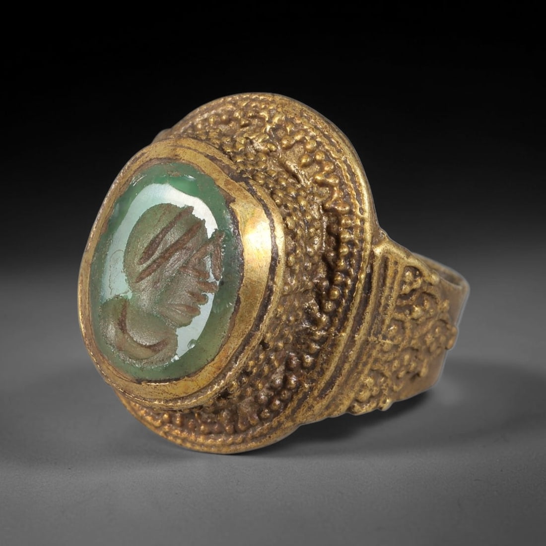 Antique Qajar Dynasty Green Stone Portrait Intaglio Ring - Size 8 US, 86FY: Crafted from gilt brass with an ornate domed bezel, this ring features a carved green stone intaglio at its center, depicting an incised profile portrait motif characteristic of Qajar-era Persian symb