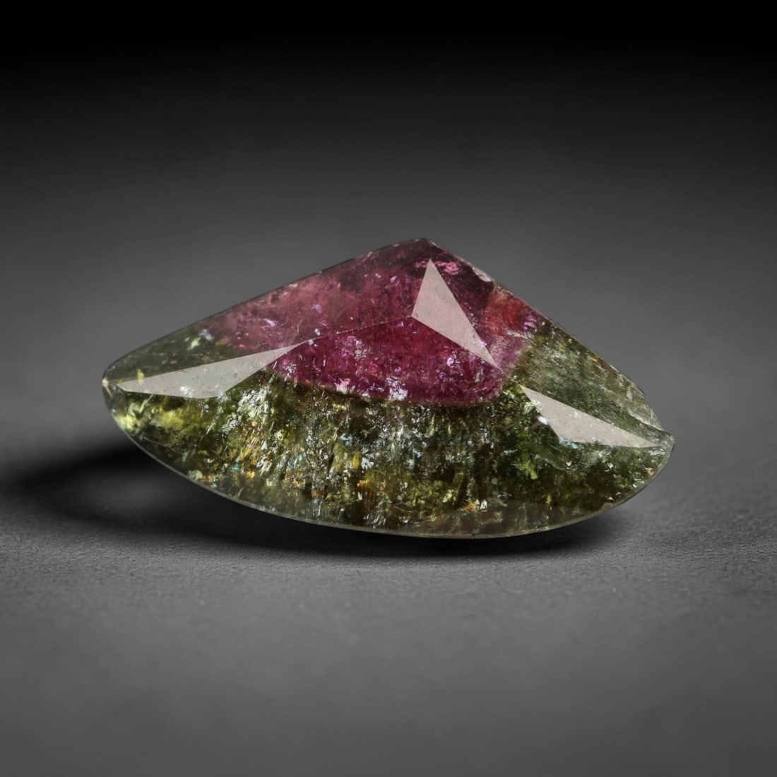 3.85 Carats Watermelon Bi-Color Tourmaline Fancy - Natural Nigerian Stone, 32XP: This exceptional fancy-cut tourmaline captivates with a classic watermelon bi-color spectrum, boasting a rich raspberry-pink core that gradients into a deep forest green at its edges. Measuring precis