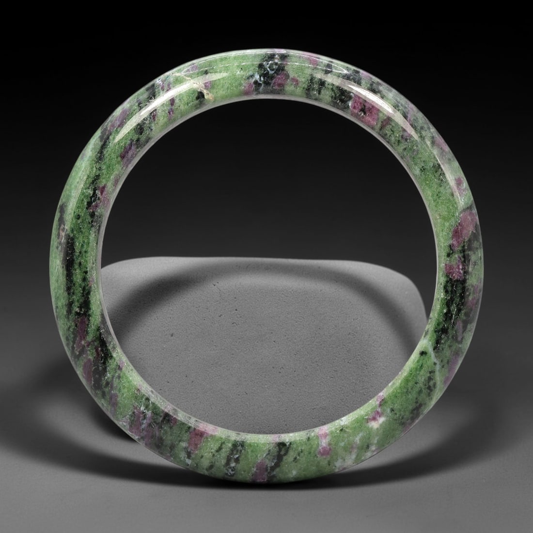 A Ruby Zoisite Bangle, 20th Century, 1ZK (1 of 2)