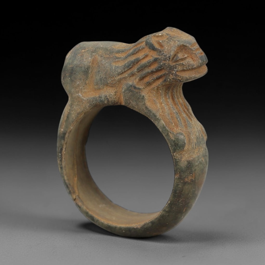 Ancient Serpentine Achaemenid Ring - Zoomorphic Carving, 55AH (1 of 2)