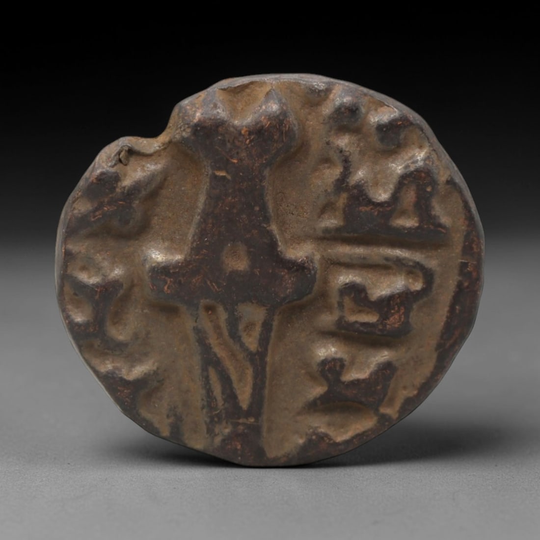 SASANIAN EMPIRE: Fire Altar Symbols - Bronze Follis Coin, 3rd-4th Century CE, 20, 5.27g, 97AJ (1 of 2)