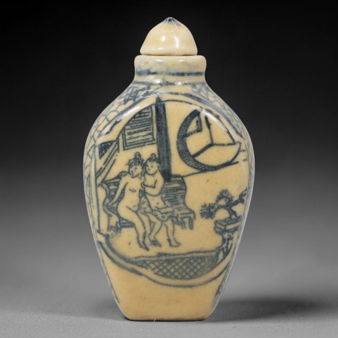 A Chinese Porcelain Snuff Bottle, 20th Century, 11YD (1 of 2)