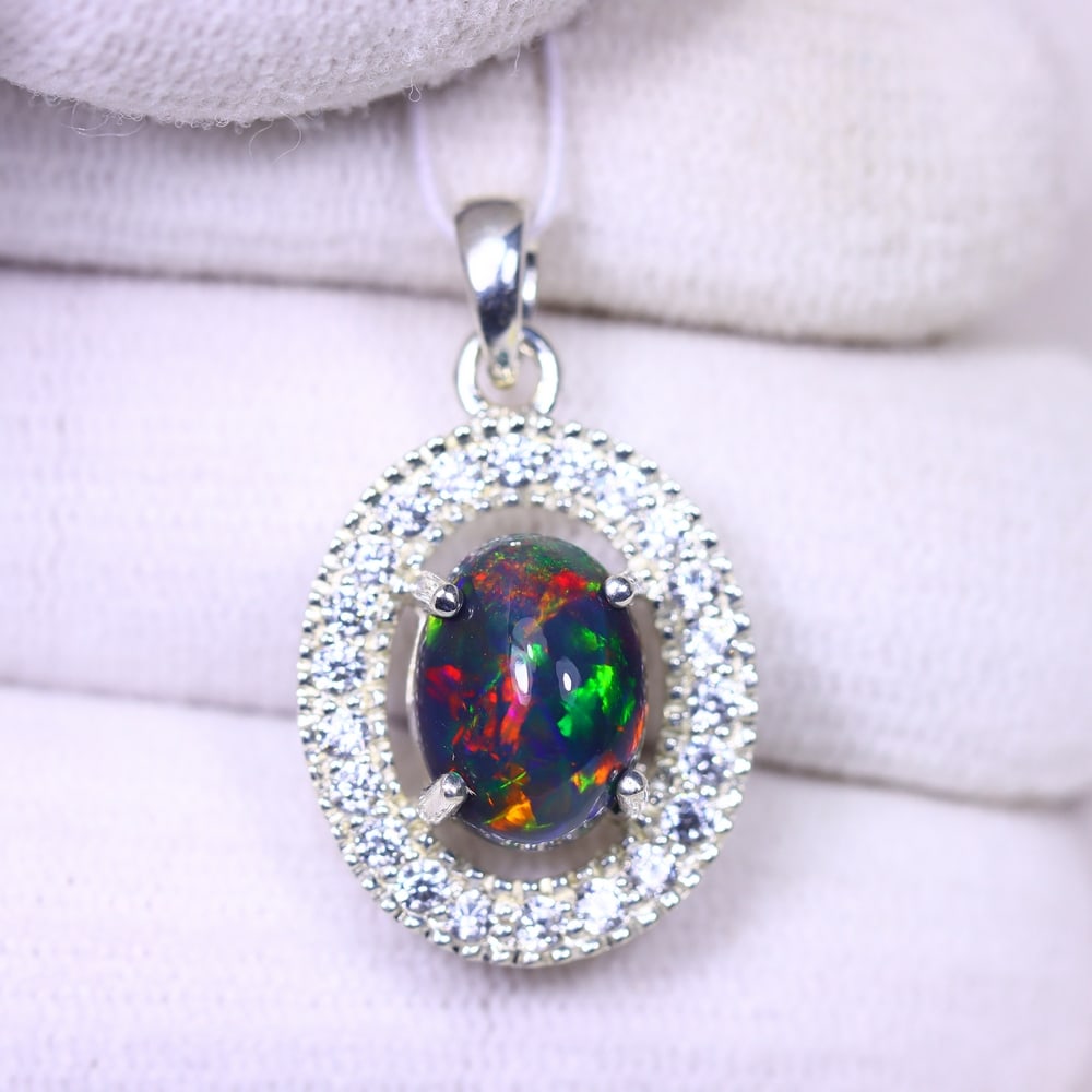 Silver Pendant with Ethiopian Black Opal 3.5grams - 925 Sterling Silver, 1171B: ThousandPlanet Auction Subject: Opal & Simulated Diamond Silver Pendant Carat Weight: 3.5 grams (approx.) Dimension: Opal 10x7mm, Pendant 22x15mm