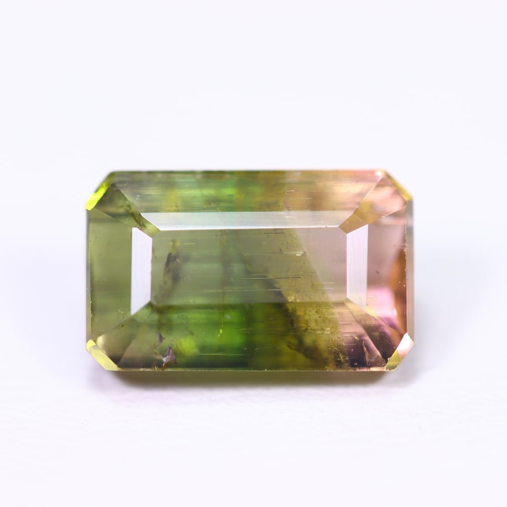 4.17cts Natural Watermelon Tourmaline - Bi-Colour Faceted Cut, 434B: ThousandPlanet Auction Subject: Natural Tourmaline Origin: Africa Carat Weight: 4.17cts Dimension: 11.3x7x5.5 mm Type: Faceted, Polished