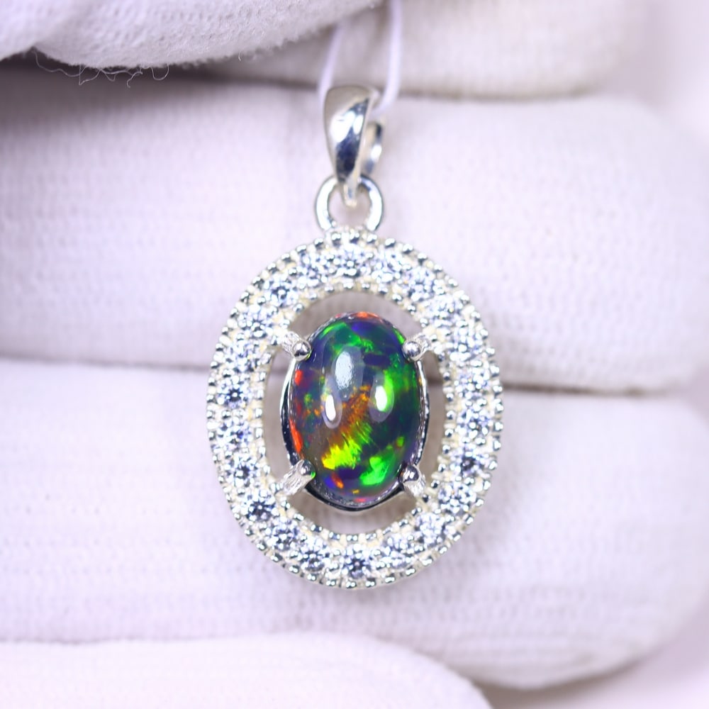 Silver Pendant with Ethiopian Black Opal 3.5grams - 925 Sterling Silver, 40B: ThousandPlanet Auction Subject: Opal & Simulated Diamond Silver Pendant Carat Weight: 3.5 grams (approx.) Dimension: Opal 10x7mm, Pendant 22x15mm