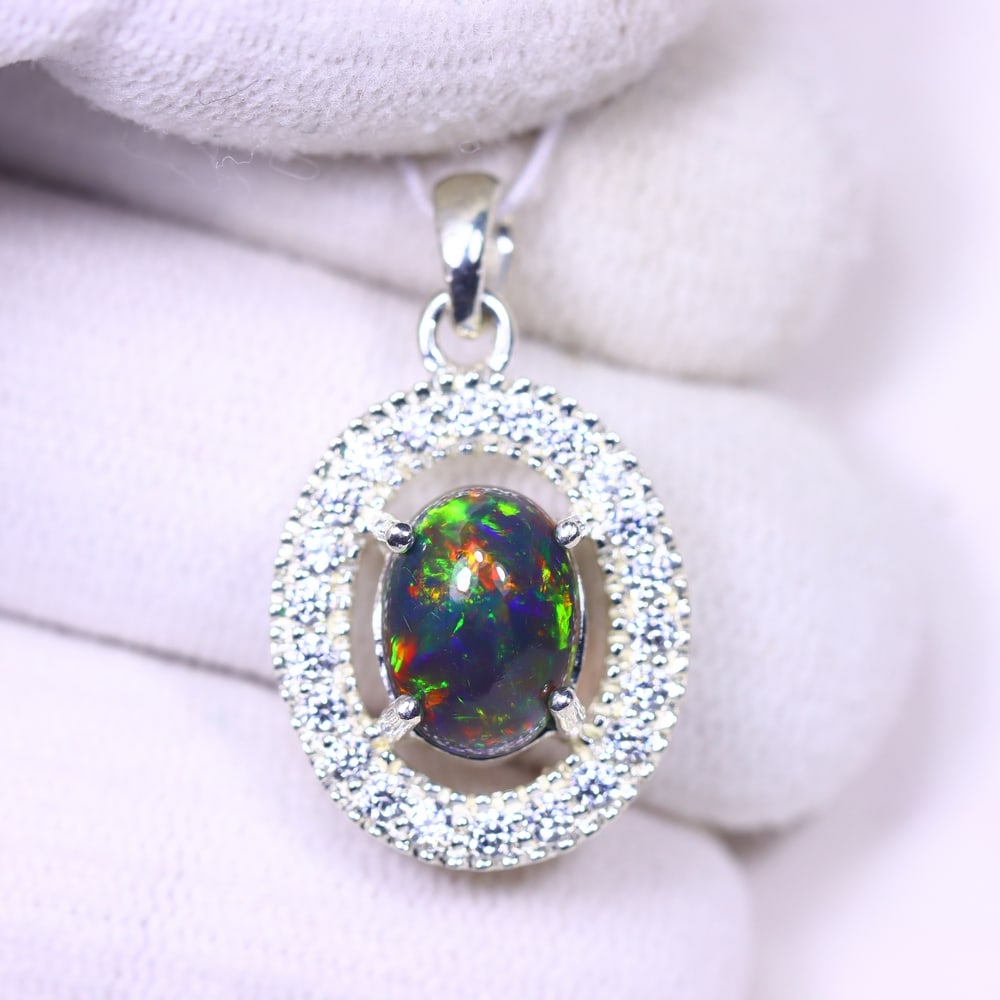 Silver Pendant with Ethiopian Black Opal 3.5grams - 925 Sterling Silver, 757B: ThousandPlanet Auction Subject: Opal & Simulated Diamond Silver Pendant Carat Weight: 3.5 grams (approx.) Dimension: Opal 10x7mm, Pendant 22x15mm