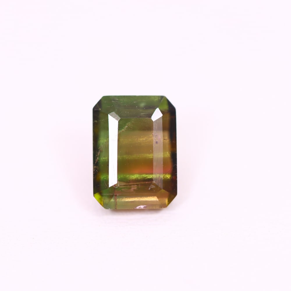 *2.70Ct Natural Watermelon Tourmaline - Bi-Colour Faceted Cut, 156C: ThousandPlanet Auction Subject: Natural Tourmaline Origin: Africa Carat Weight: 2.70 Ct Dimension: 8.7x6.4x5.4 mm Type: Faceted, Polished