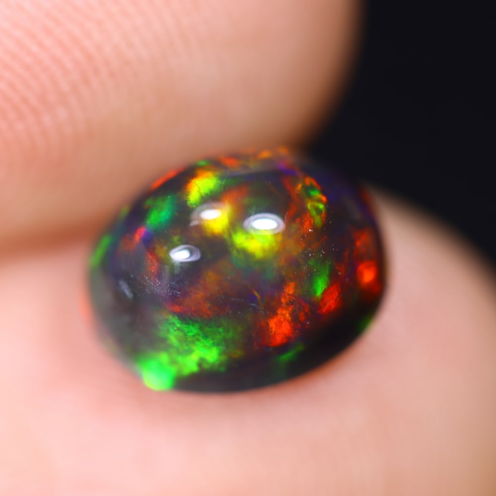 *1.80Ct Welo Black Opal Polished - Ethiopian Opal , 685E: ThousandPlanet Auction Subject: Natural Ethiopian Welo Black Opal Origin: Ethiopia Carat Weight: 1.80Ct Dimension: 9.1x7.2x5.6 mm Treatment: Smoked Type: Cabochon, Polishe