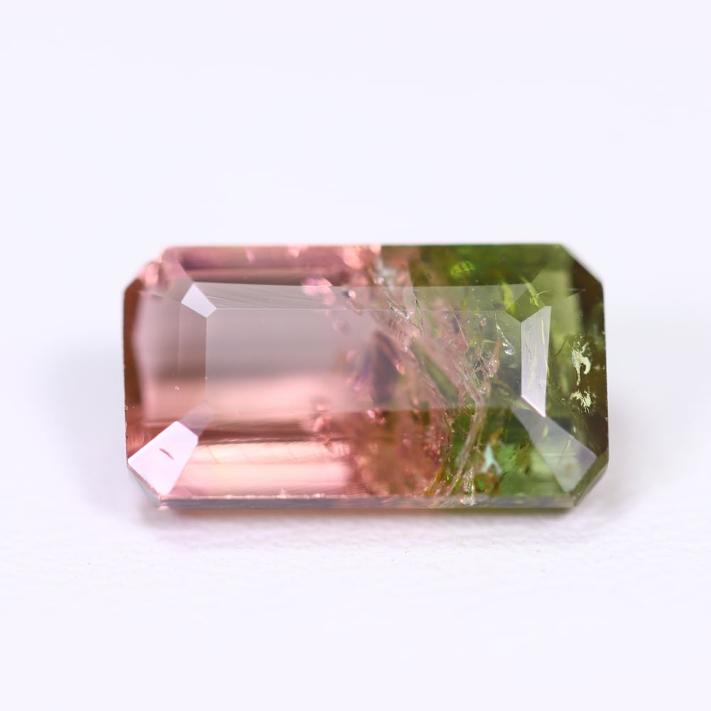 3.73cts Natural Watermelon Tourmaline - Bi-Colour Faceted Cut, 371B: ThousandPlanet Auction Subject: Natural Tourmaline Origin: Africa Carat Weight: 3.73cts Dimension: 11.9x6.6x4.6 mm Type: Faceted, Polished