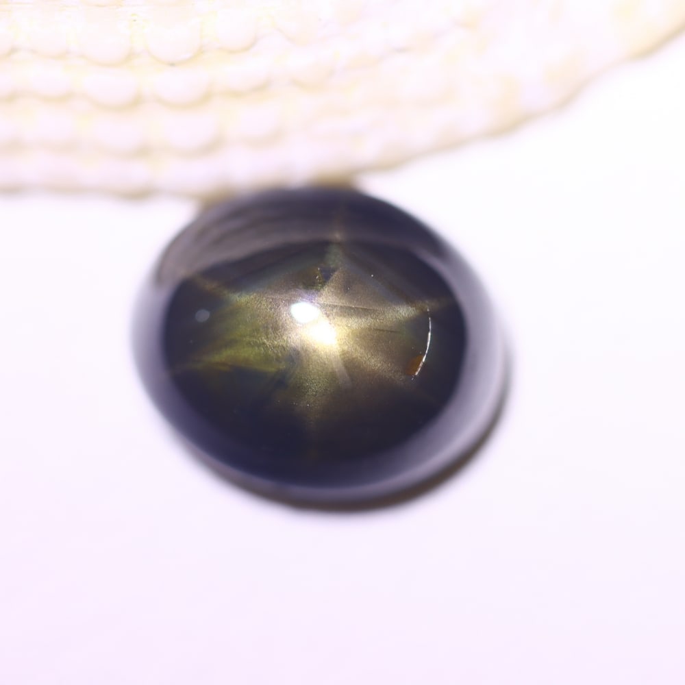 4.72cts 6 Rays Black Star Sapphire , 718E: ThousandPlanet Auction Subject: Natural 6 Rays Star Sapphire Origin: Myanmar Carat Weight: 4.72cts Dimension: 9.6x7.9x5.4 mm Treatment: Diffusion Type: Cabochon, Polished<