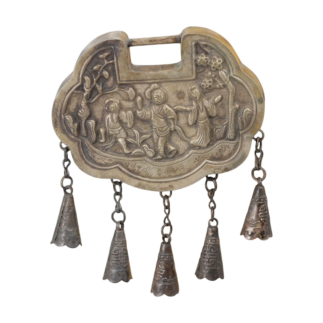 Antique Chinese Silver Lock Pendant (Changmingsuo) with Figural and Auspicious Motifs, 89FG: A traditional Chinese silver lock pendant (changmingsuo) of typical ruyi-shaped form, likely dating to the late Qing or Republican period. The front face is finely cast and repousse with a scene of th