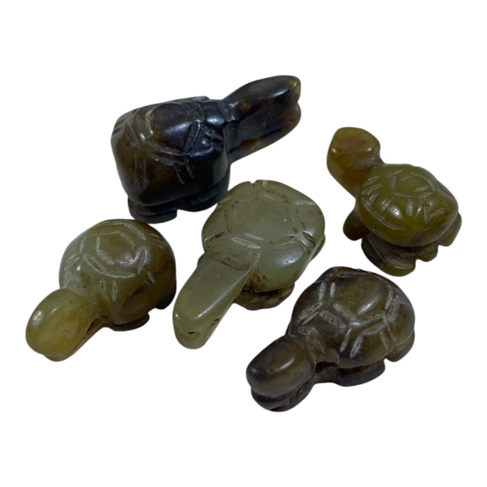A Lot of 5 Antique Chinese Qing Dynasty Jade Tortoise Carvings, 99AA: This collection comprises five hand-carved jade tortoise figures, characteristic of folk art from the Qing Dynasty period. Crafted from nephrite jade in warm tones of olive green, yellow, and deep bro
