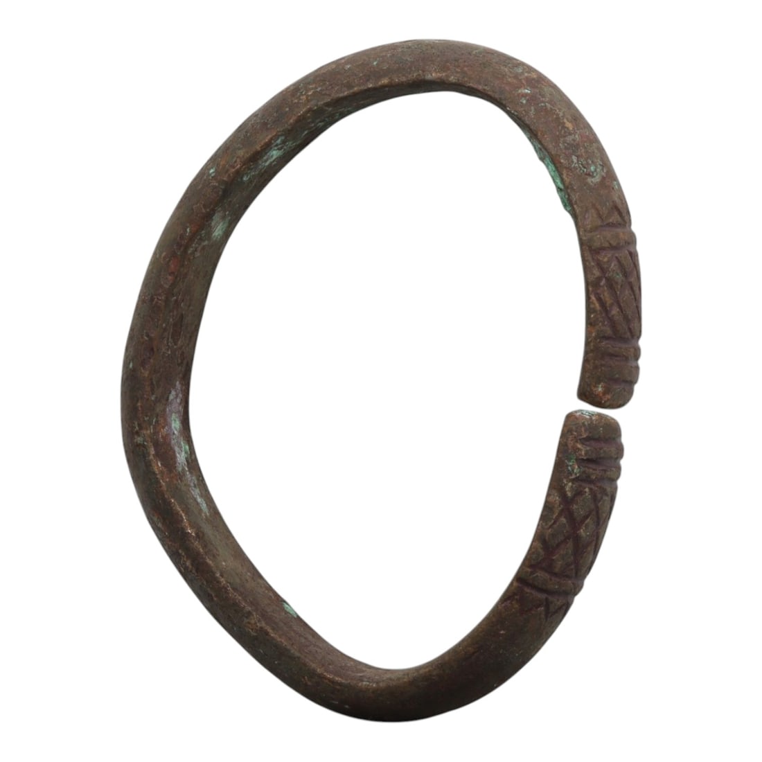 Ancient Roman Bronze Bracelet - Incised Terminal Decor, 12BN: Crafted from bronze, this open bracelet features a flattened hoop form with geometric incised decoration at both terminals, including crisscross and linear patterns. The surface displays a mature, une