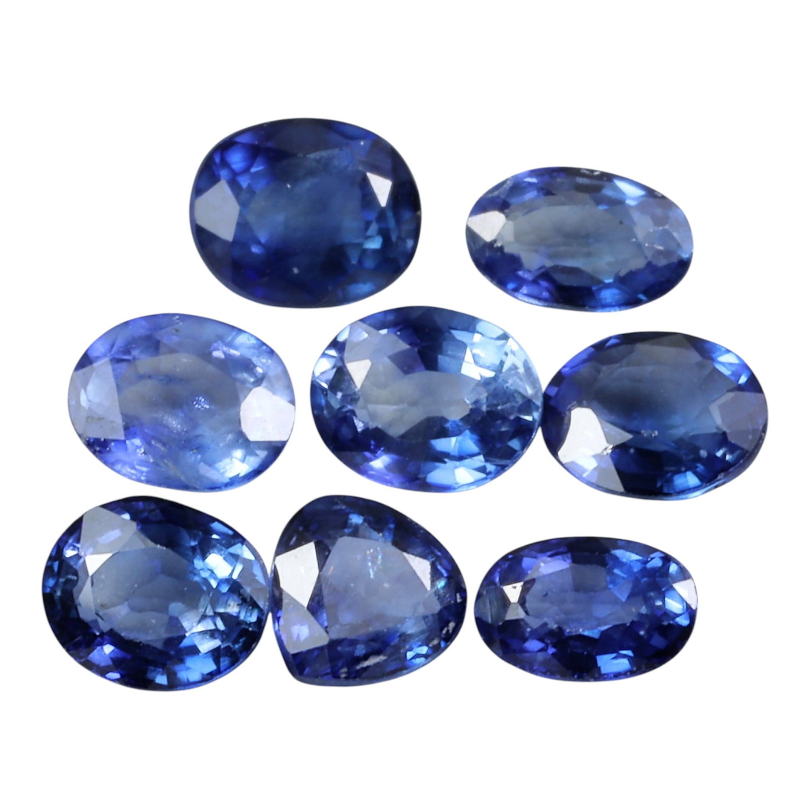 3.41 Carats Cornflower Blue Sapphire Parcel - Natural Loose Stones, 75WE: This refined parcel of sapphires features a stunning spectrum of cornflower and royal blue hues, ranging from soft, airy tones to rich, saturated depths. The total carat weight of the lot is 3.41 cara