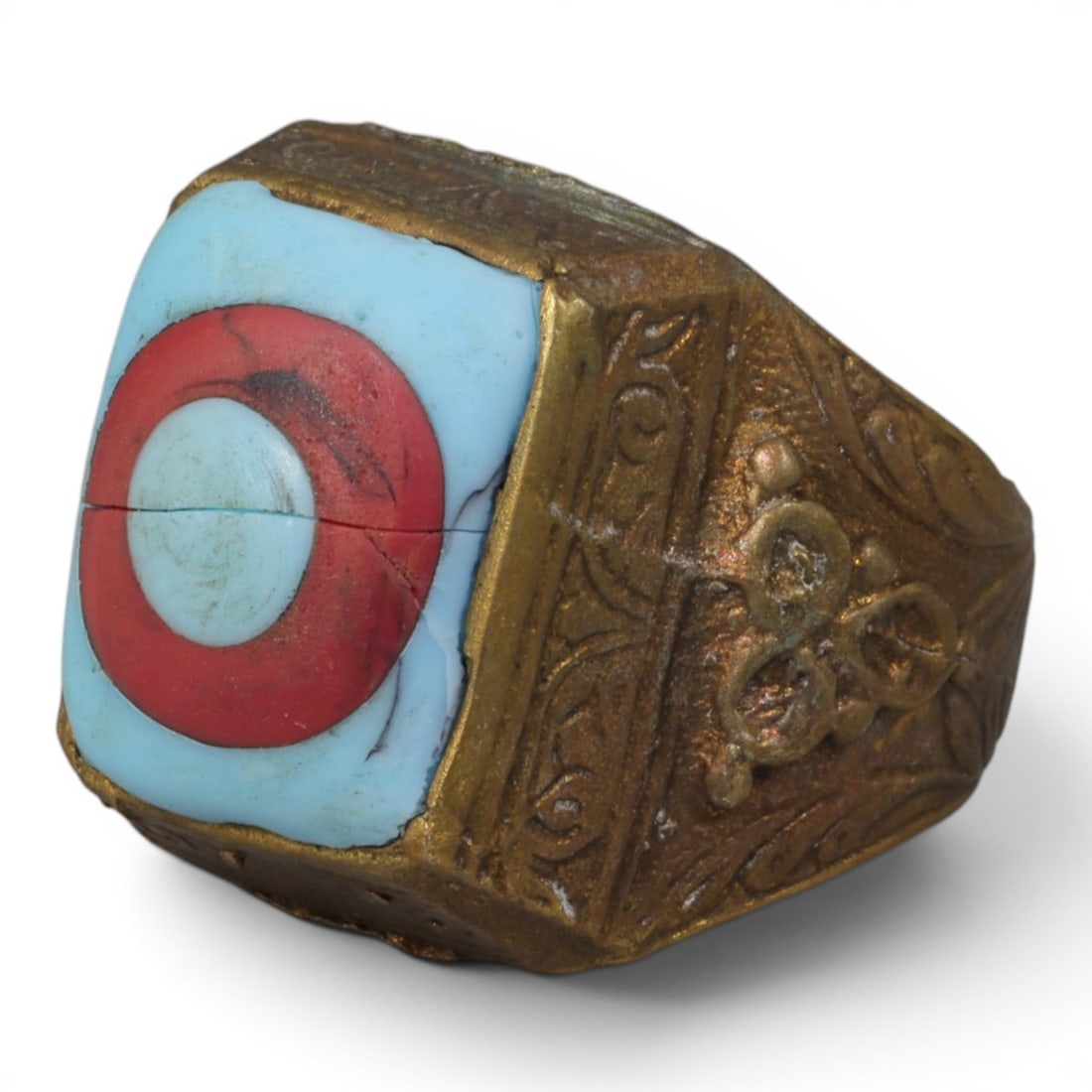Antique Qajar Dynasty Gilt Evil Eye Ring, US Size 10, 21AJ: A gilt-metal ring of the Qajar period, US ring size 10, featuring a square evil-eye glass inlay with a vibrant concentric design in light blue, red, and light blue (the glass exhibits age-related crac