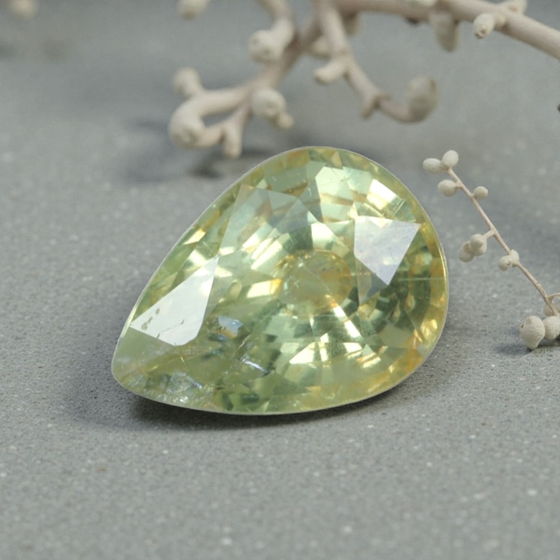 1.01 Carats Natural Sri Lankan Yellow-Green Sapphire Pear Cut, 76AL (1 of 2)