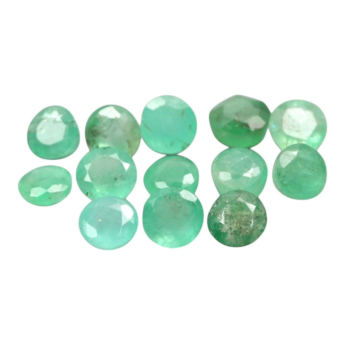 1.22 Carats Round Mixed-Cut Zambia Emerald Parcel - Natural Zambian 2.2mm, 76XM: This parcel of round mixed-cut emeralds from Zambia showcases a vibrant, grassy green hue, characteristic of fine Zambian gemstones. Each stone exhibits subtle natural inclusions and a lively luster, 