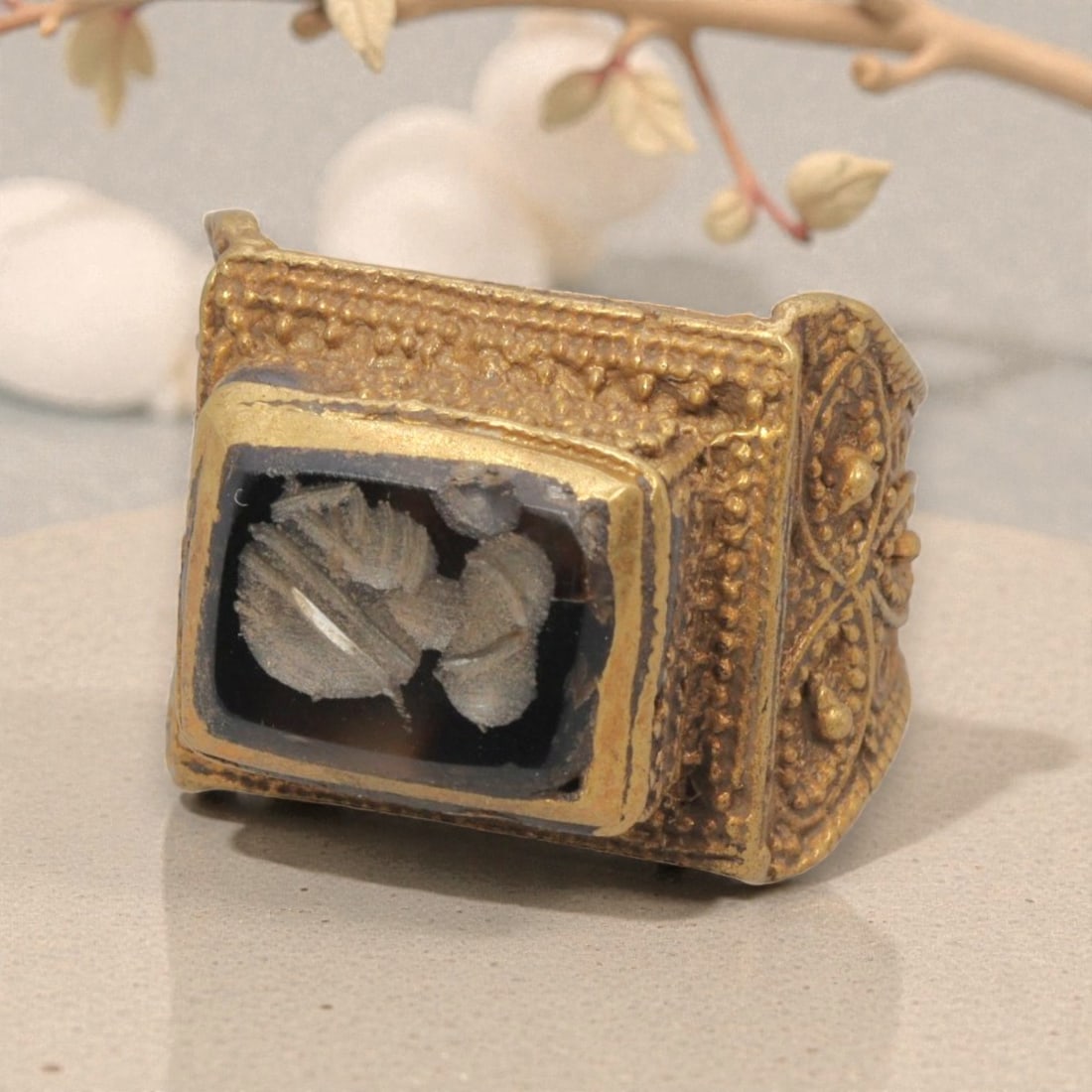 Antique Qajar Dynasty Gilt Intaglio Ring, US Size 8.5, 82WS: This ring features a rectangular banded agate intaglio carved with a stylized motif, executed in the glyptic style characteristic of Qajar period Iran. The agate displays natural color banding and age