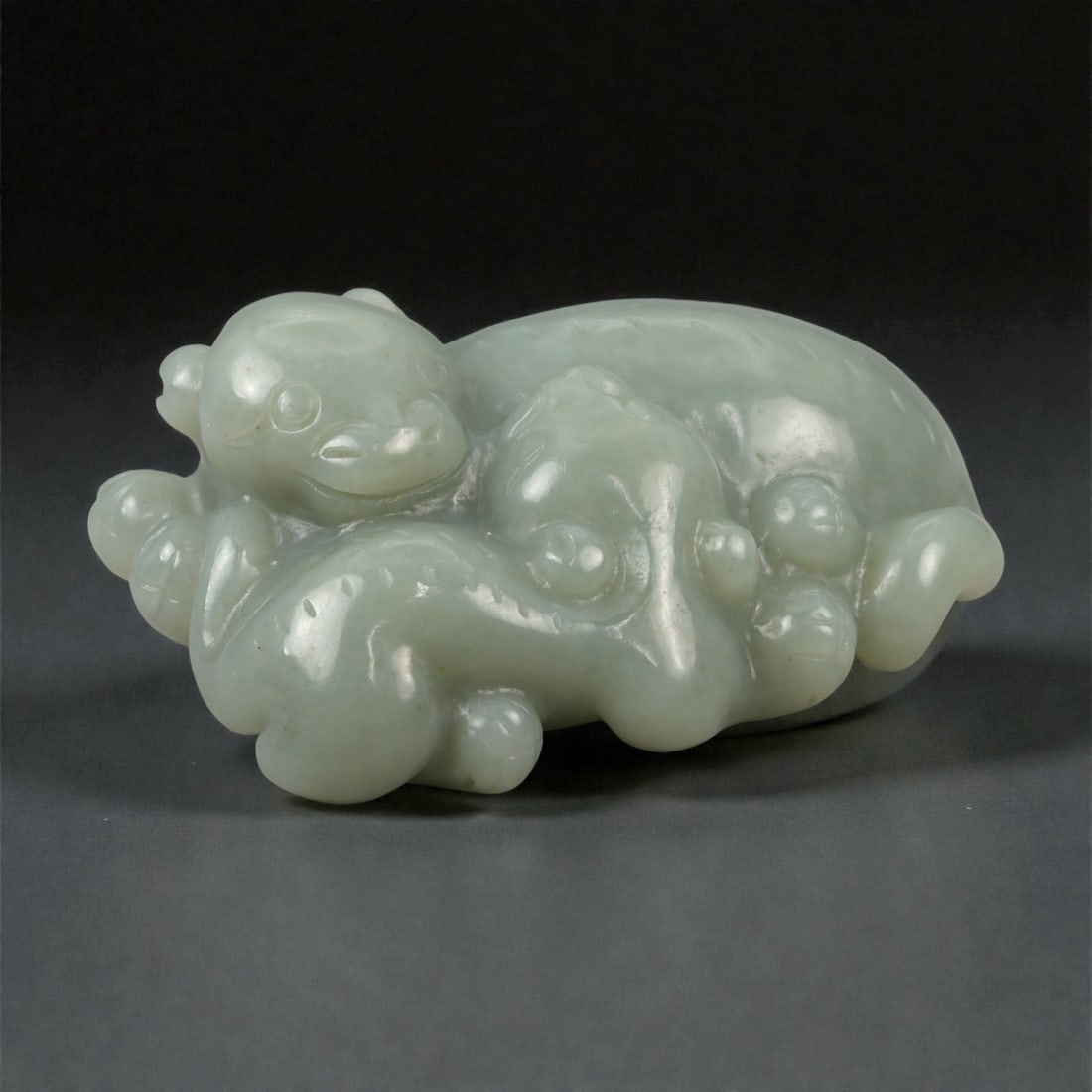 310 Carats Natural Hetian Nephrite Twin Cats Figurine, 76YA: Let me share with you this really nice Hetian nephrite carving, depicting a pair of cuddling cats! This stone has that soft, pale celadon-green hue Hetian nephrite is known for, with a smooth, waxy lu