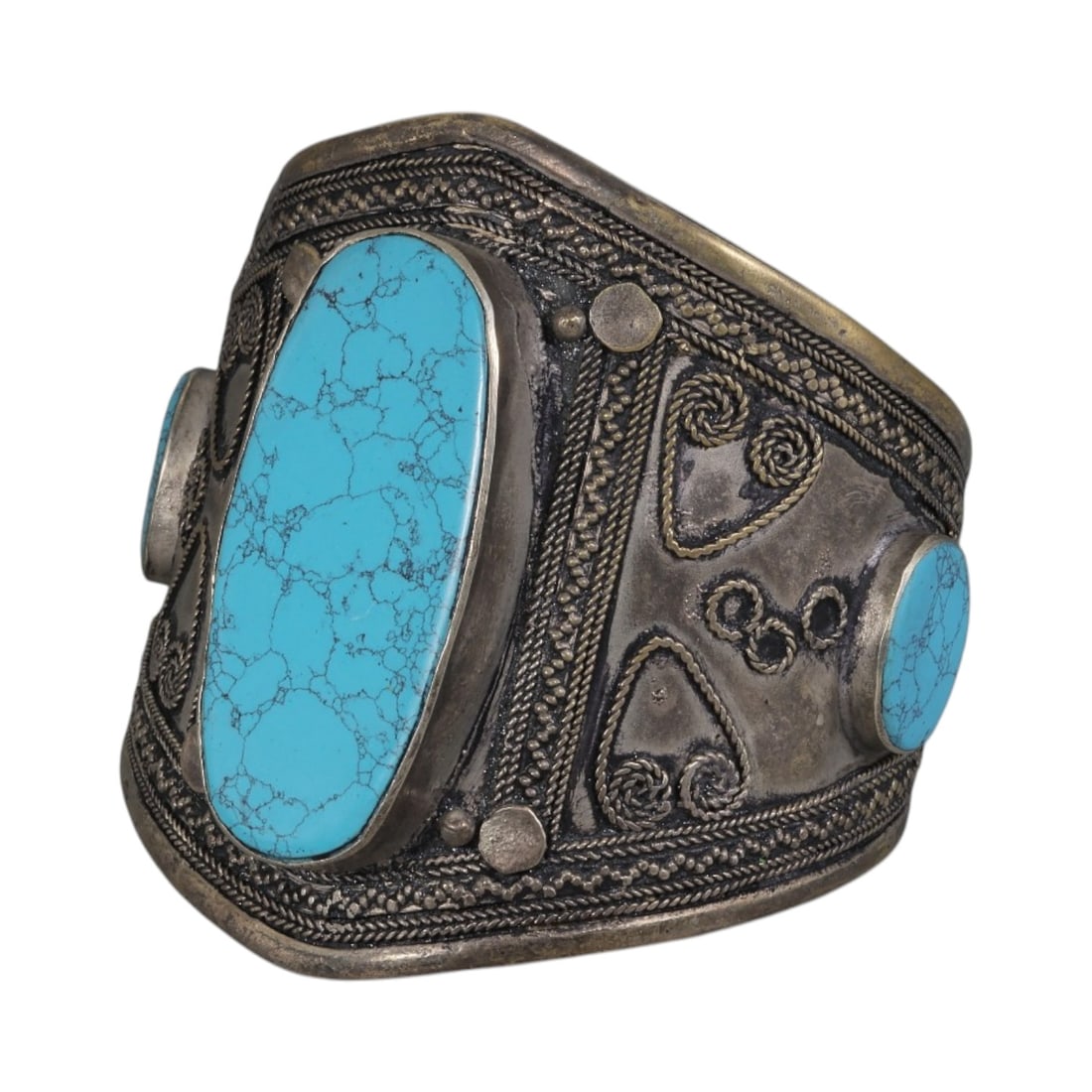 A Vintage Central Asian Silver-Plated Turquoise Cuff Bracelet, 49AH: A handcrafted vintage cuff bracelet, measuring approximately 7 cm in width, showcasing traditional Central Asian (Afghan/Turkmen) tribal jewelry design. The piece features a silver-plated metal base, 