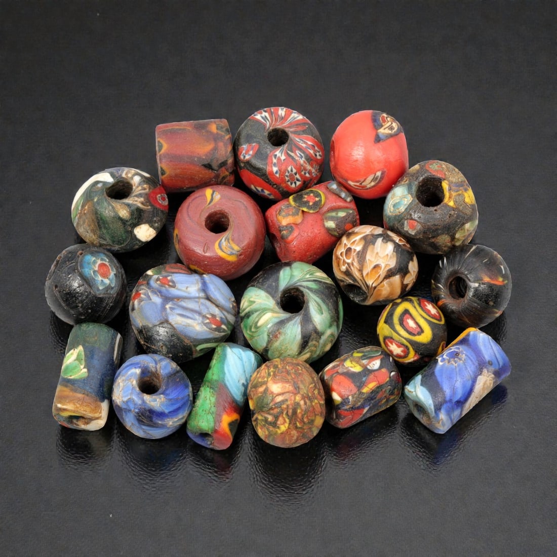 A Lot of 19 Antique/ Vintage Artisan Glass Trade Beads, 27WM (1 of 1)