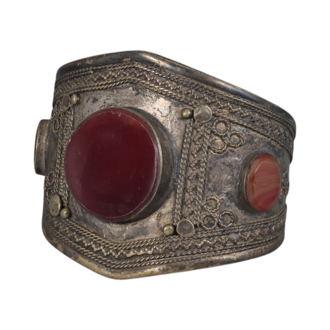 A Vintage Central Asian Silver-Plated Red Agate Cuff Bracelet, 50AH: A handcrafted vintage cuff bracelet, measuring approximately 6 cm in width, showcasing traditional Central Asian (Afghan/Turkmen) tribal jewelry design. The piece features a silver-plated metal base, 