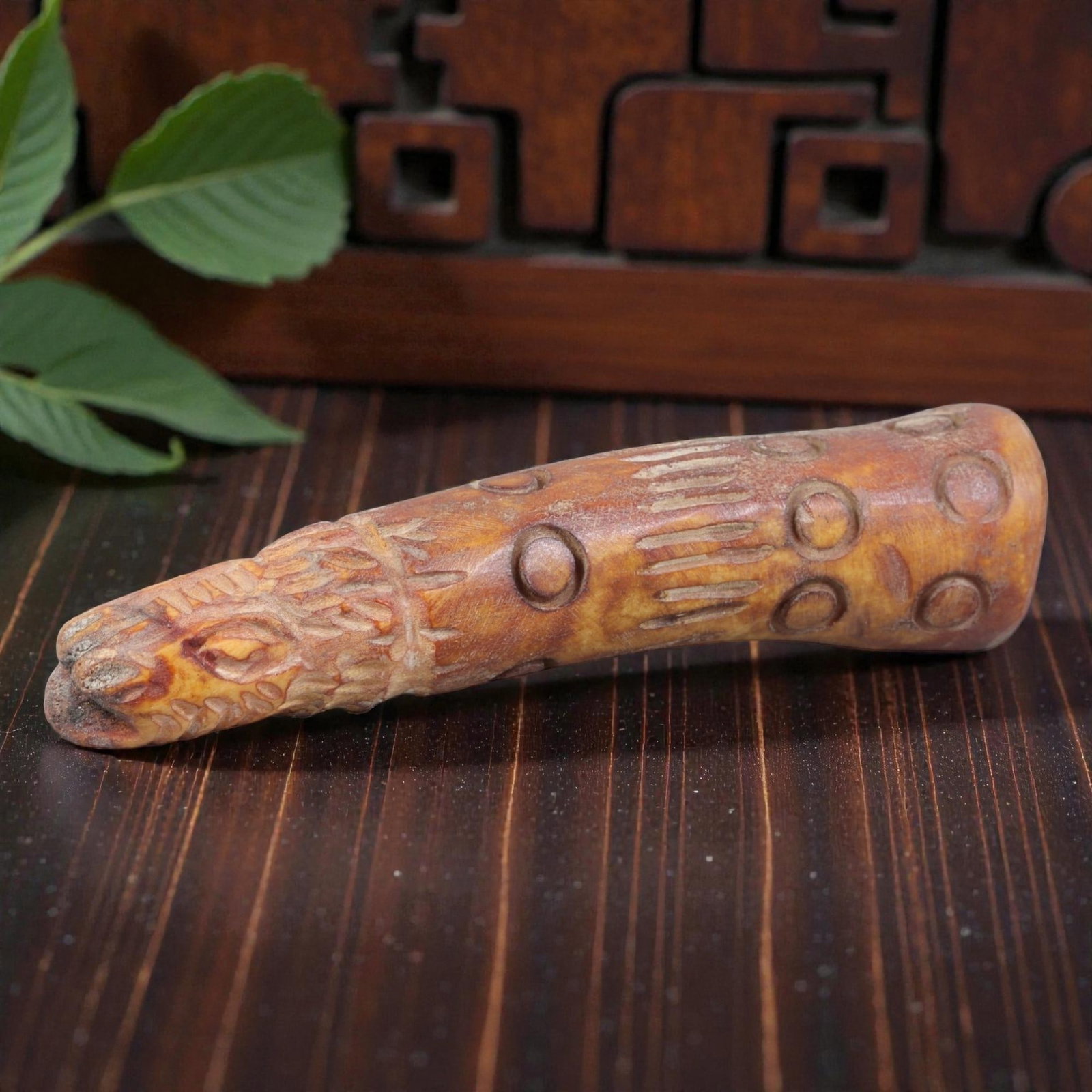 Medieval Carved Bone Zoomorphic Beast Head Finial, 45BP: Carved from naturally aged patinated animal bone, this elongated tapered finial features a detailed stylized canine/wolf beast head terminal at the apex with incised facial detail, fur texture line ca