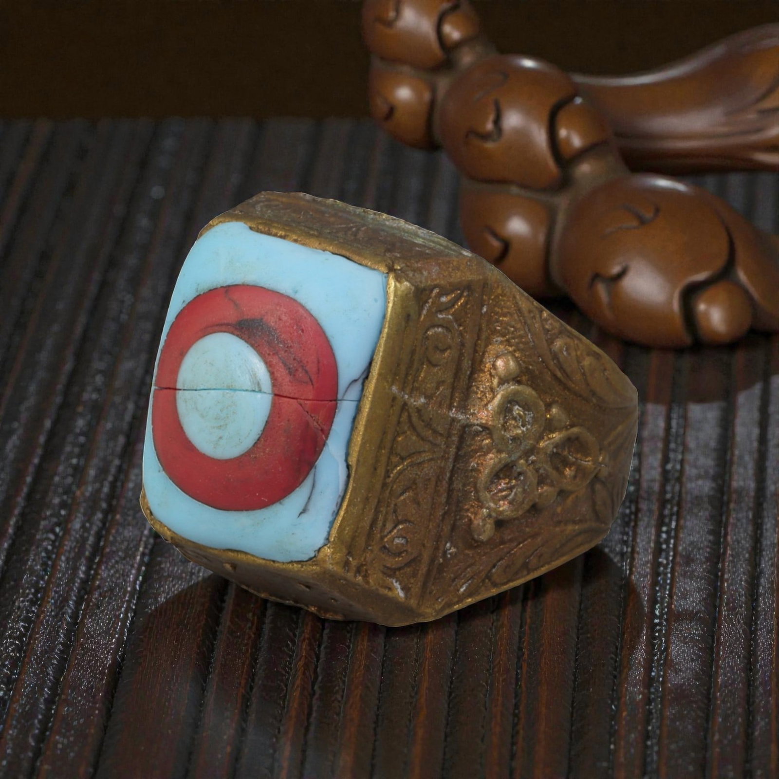 Antique Qajar Dynasty Gilt Evil Eye Ring, US Size 10, 21AJ: A gilt-metal ring of the Qajar period, US ring size 10, featuring a square evil-eye glass inlay with a vibrant concentric design in light blue, red, and light blue (the glass exhibits age-related crac
