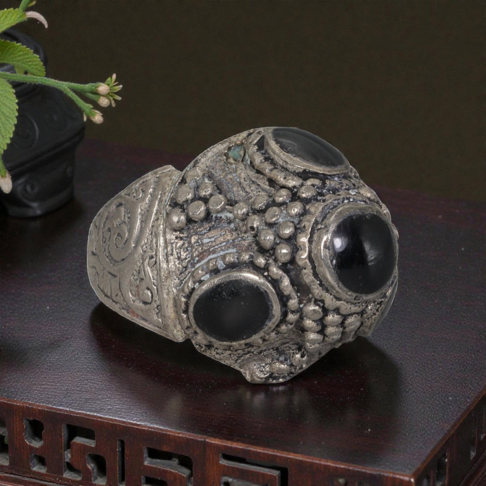 A Middle Eastern Silver Plated Multi-Stone Onyx Ring, Late 19th-Early 20th Century, 31AK: The ring features multiple round and oval cabochon onyx stones set within an ornate domed bezel decorated with raised granulation. The bezel and shoulders are engraved with intricate scrolling foliate