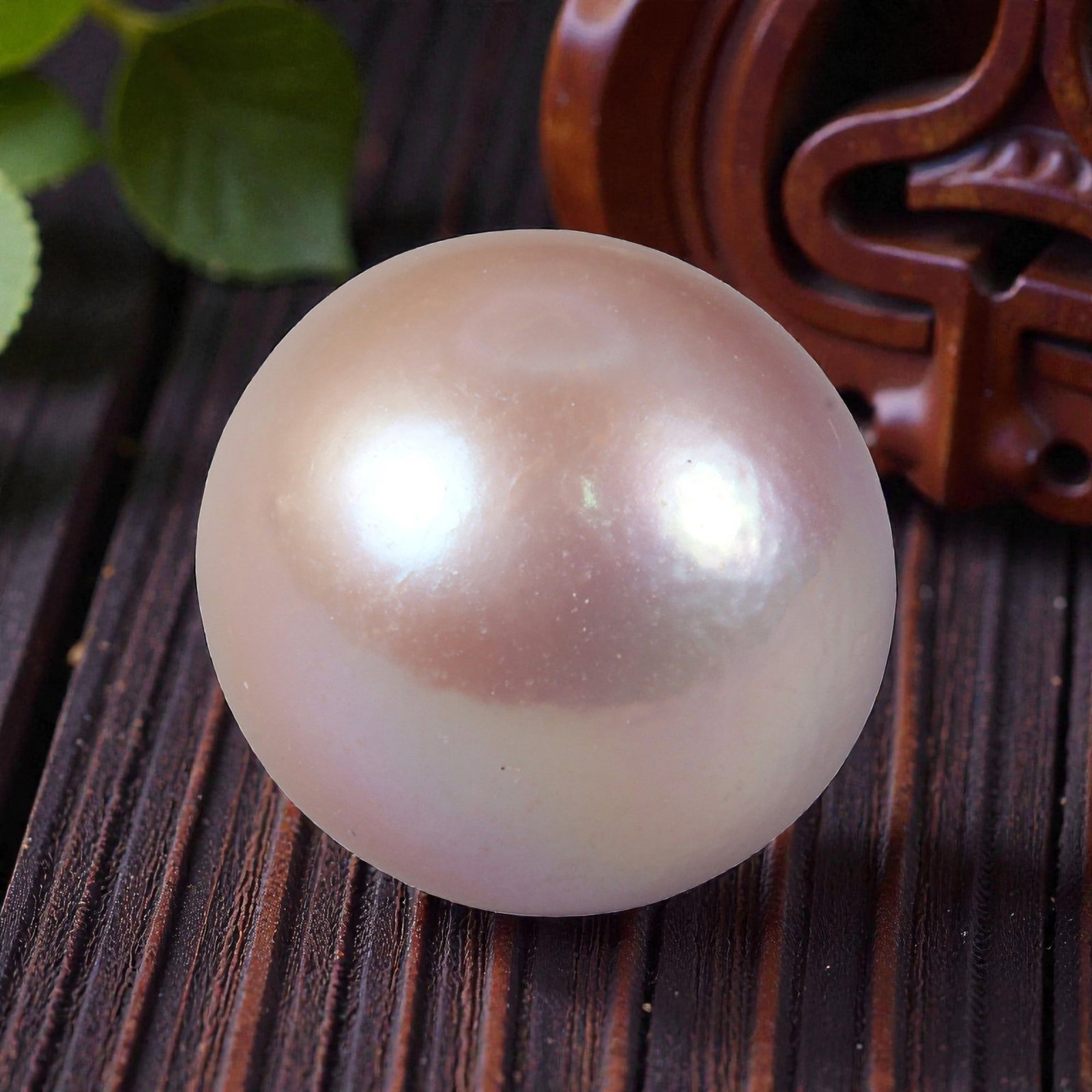 18 Carats Soft Pink Round Pearl - Natural Loose Gemstone, 90XY: This exquisite round pearl exhibits a gentle, ethereal pink hue, with a smooth, lustrous surface that catches light with a soft, iridescent glow. Measuring 13.7mm, its near-perfect spherical shape and