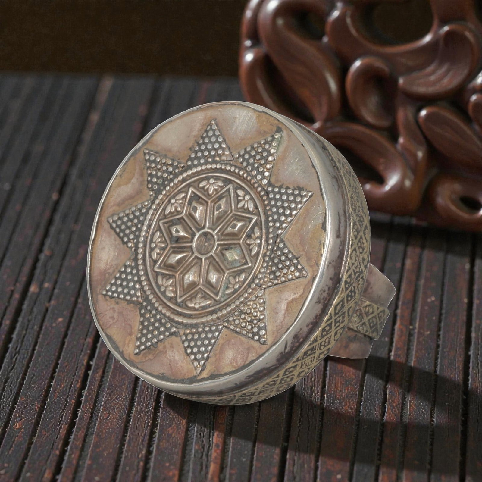 A Central Asian Silver Plated Geometric Star Motif Ring, Late 19th-Early 20th Century, 12AK (1 of 2)
