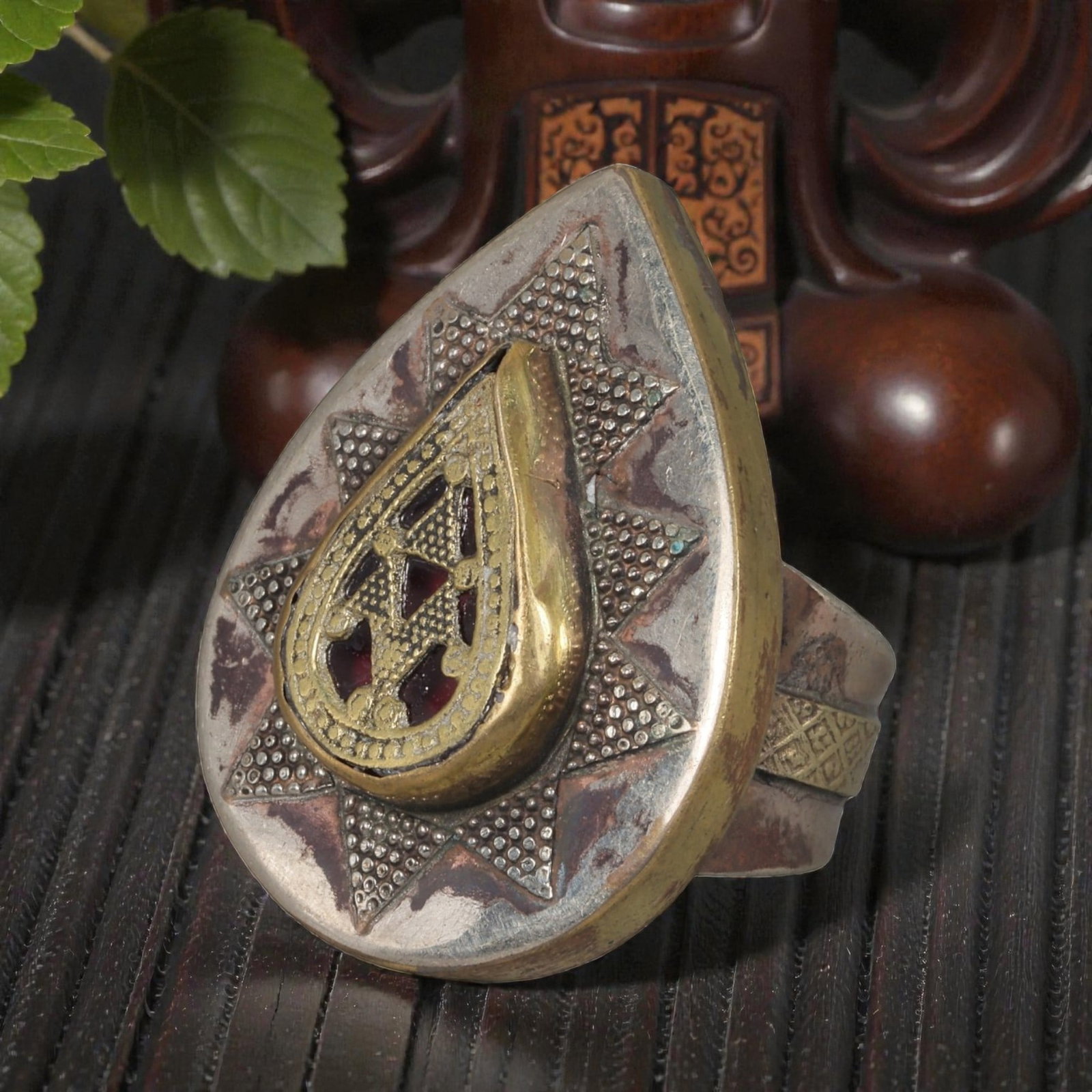 A Central Asian Silver Plated Ring, Late 19th-Early 20th Century, 7AK (1 of 2)