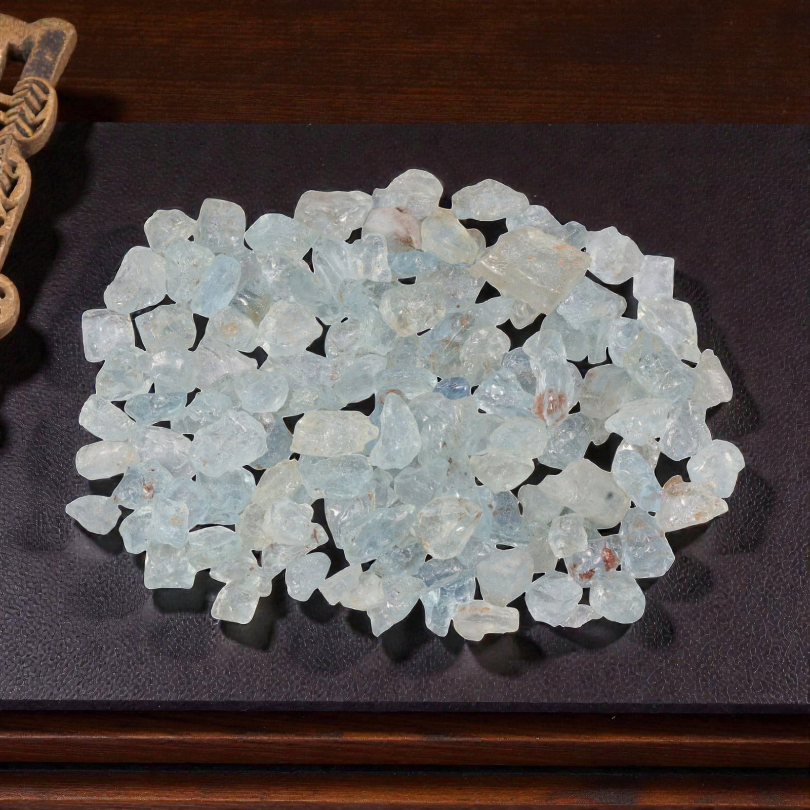 128.85 Carats Natural Aquamarine Rough Parcel, 46XE: This luminous parcel of natural aquamarine rough showcases the classic soft sky-blue hue the gem is known for, ranging from pale, translucent tones to deeper, more saturated blues. The stones are in t