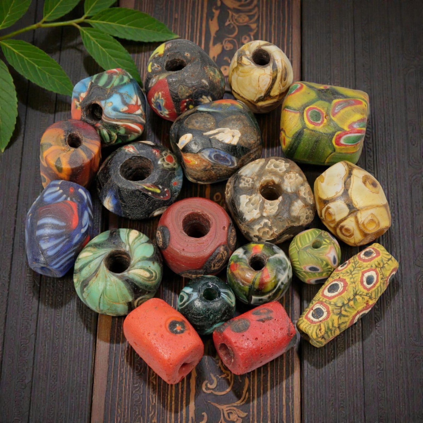 A Lot of 18 Antique/ Vintage Artisan Glass Trade Beads, 29WM (1 of 1)