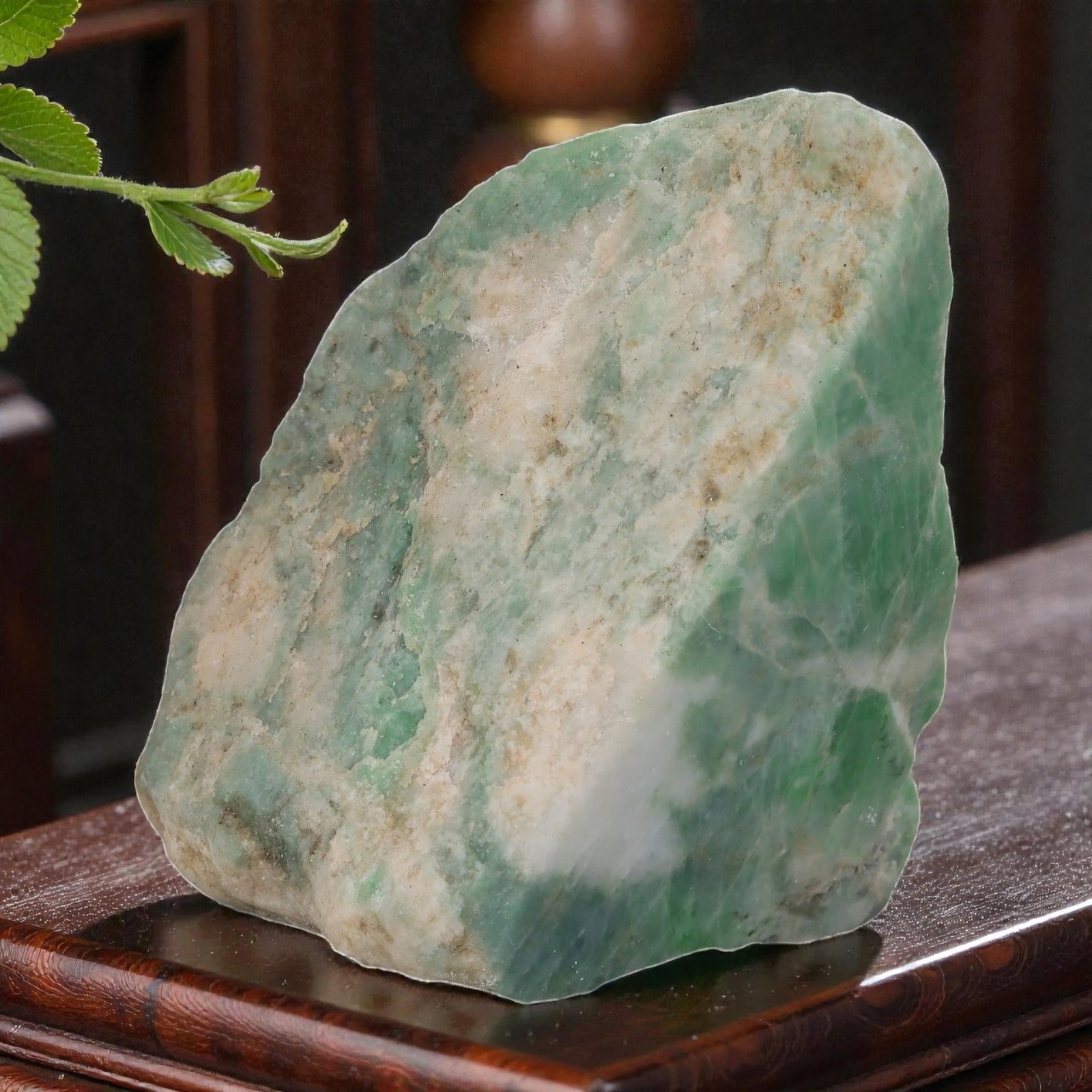 535ct Natural Burmese Moss in Snow Jadeite Rough - Light Green & White Pattern Stone, 62EA: This is a natural Type A Burmese jadeite rough stone, measuring 6.2x4.5cm and weighing 107g (535ct). It features the classic "Moss in Snow" pattern, with soft light green and vivid green patches natur