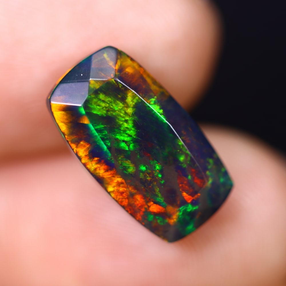 *3.87Ct Smoked Faceted Welo Opal Polished - Ethiopian Opal , 271C: Ksmith Heritage Auctioneers Subject: Natural Ethiopian Welo Opal Origin: Ethiopia Carat Weight: 3.87Ct Dimension: 14.8x8.3x6.5 mm Treatment: Smoked Type: Faceted, Polished