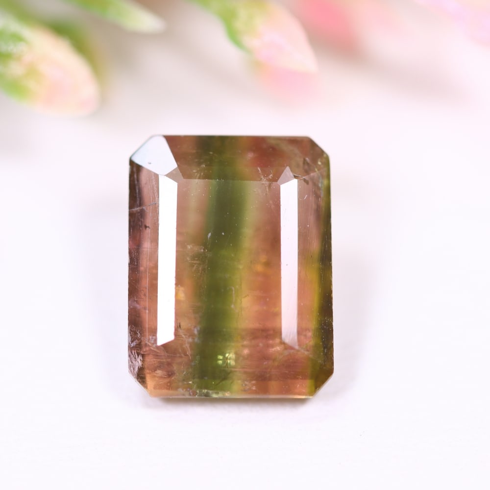 4.35cts Natural Watermelon Tourmaline - Bi-Colour Faceted Cut , 446E: Ksmith Heritage Auctioneers Subject: Natural Tourmaline Origin: Africa Carat Weight: 4.35cts Dimension: 10.8x8.4x5.2 mm Type: Faceted, Polished