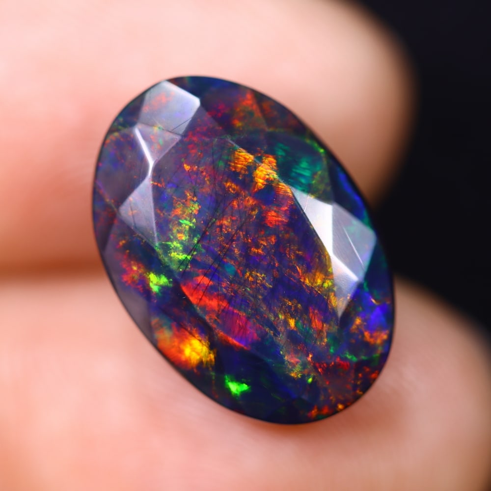 *5.78Ct Smoked Faceted Welo Opal Polished - Ethiopian Opal , 266C: Ksmith Heritage Auctioneers Subject: Natural Ethiopian Welo Opal Origin: Ethiopia Carat Weight: 5.78Ct Dimension: 16.6x11.6x7.3 mm Treatment: Smoked Type: Faceted, Polishe