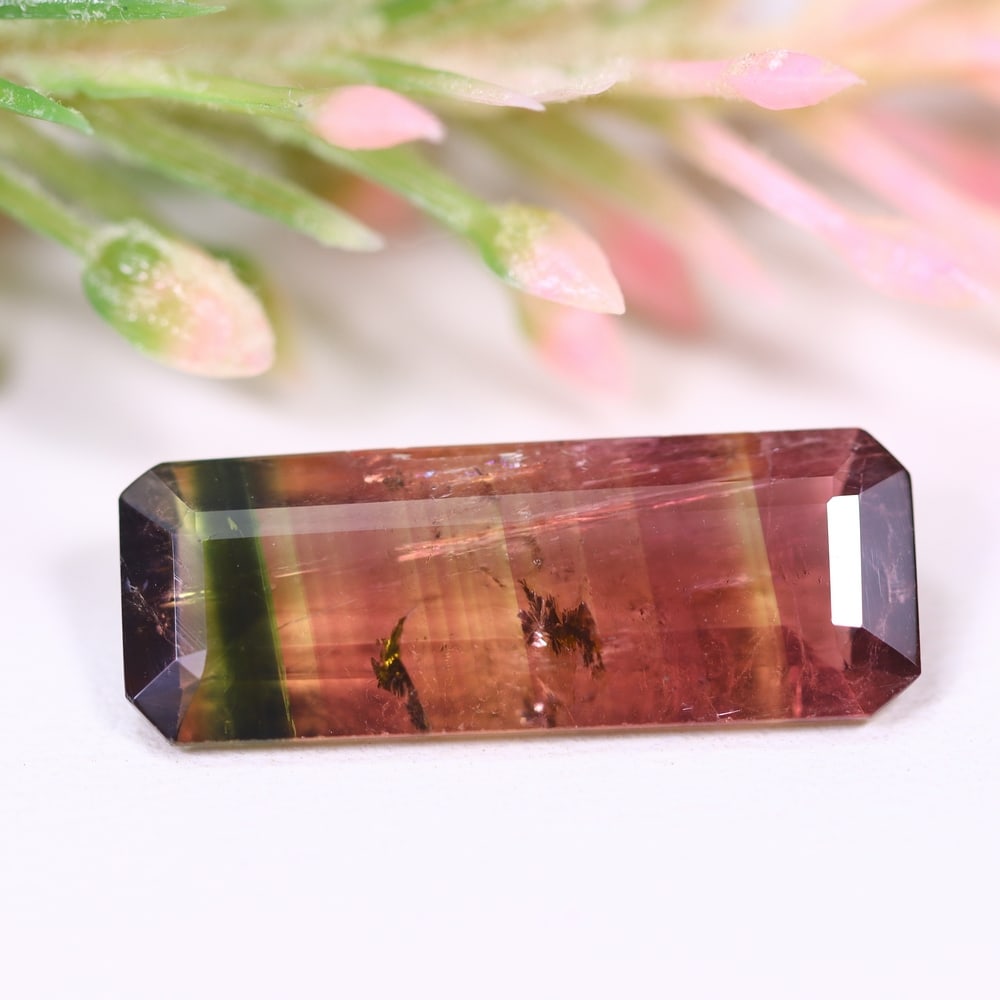 5.25cts Natural Watermelon Tourmaline - Bi-Colour Faceted Cut , 258E: Ksmith Heritage Auctioneers Subject: Natural Tourmaline Origin: Africa Carat Weight: 5.25cts Dimension: 20.4x7.6x3.8 mm Type: Faceted, Polished