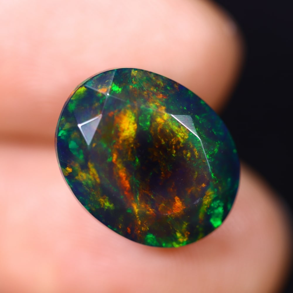 *6.14Ct Smoked Faceted Welo Opal Polished - Ethiopian Opal , 273C: Ksmith Heritage Auctioneers Subject: Natural Ethiopian Welo Opal Origin: Ethiopia Carat Weight: 6.14Ct Dimension: 14.7x11.8x8.4 mm Treatment: Smoked Type: Faceted, Polishe