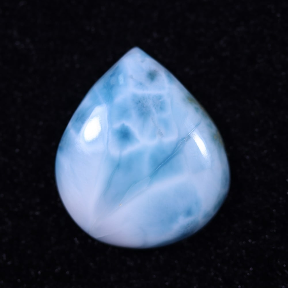 *21.48cts Natural Larimar - Polished Cabochon , 205E: Ksmith Heritage Auctioneers Subject: Natural Larimar Carat Weight: 21.48 cts Dimension: 23.3x19.9x5.9 mm Type: Cabochon, Polished